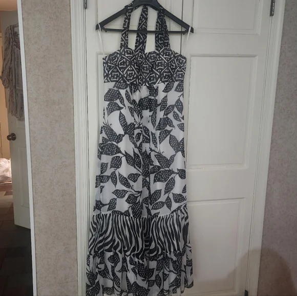 White House Black Market Monochrome Patterned Maxi Dress - Picture 6 of 7